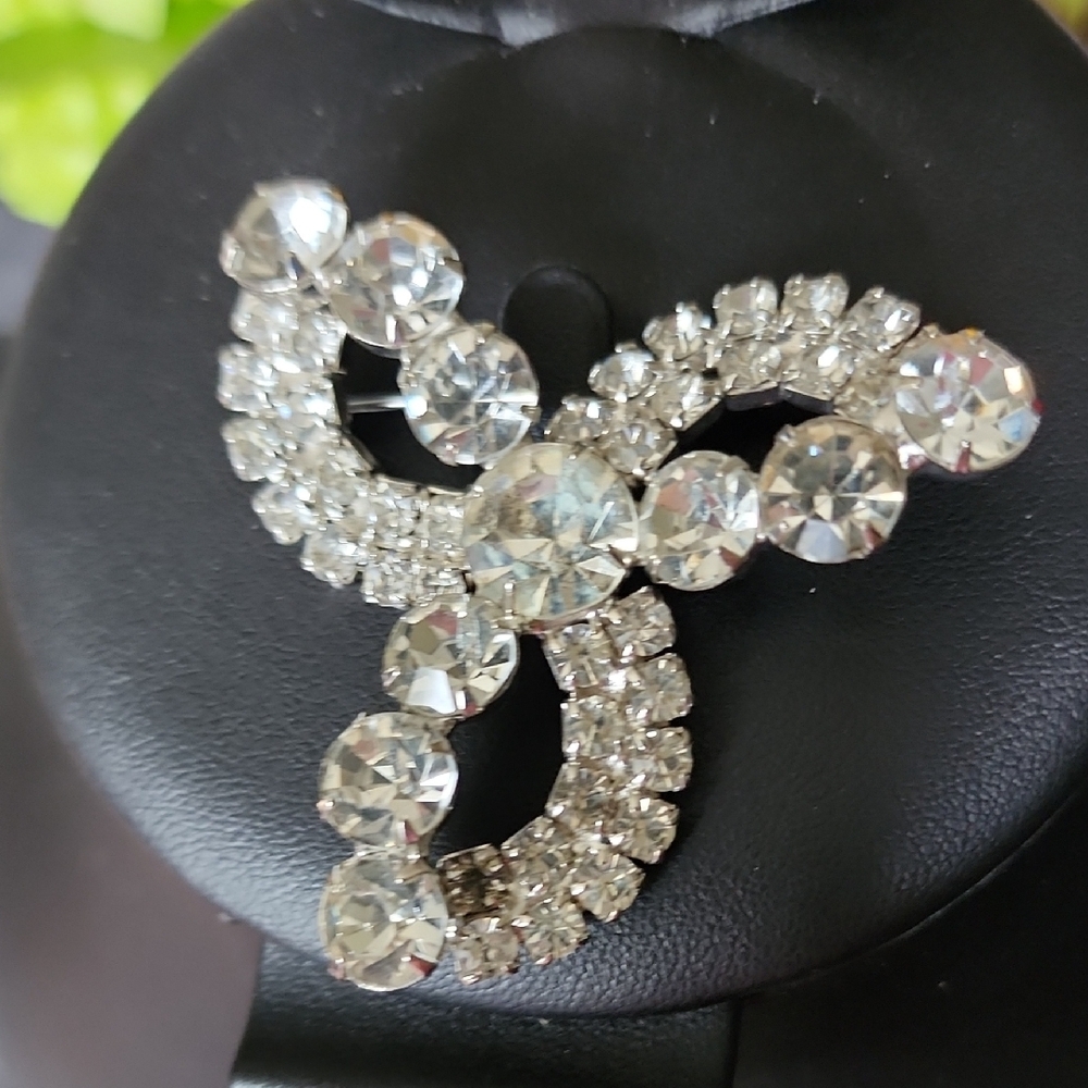 Vintage CLOVER BLING RHINESTONE BROOCH